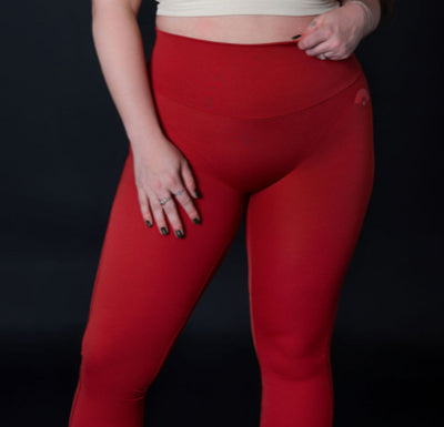 WARRIOR RED -POCKET SCRUNCH LEGGINGS